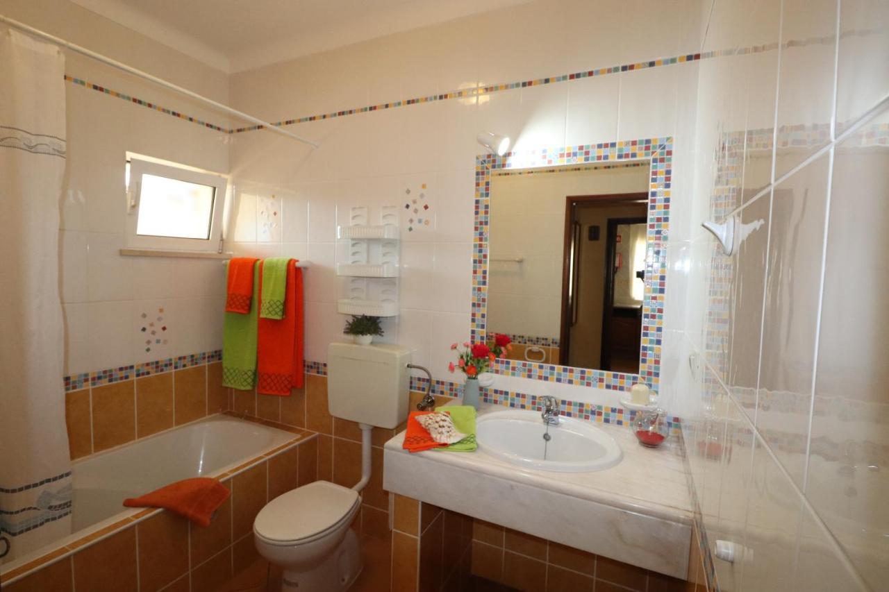 Villa Eber - Independent 1 & 2 Bedroom Apartments, Pool, Air Con, Fast Wi-Fi, Near Old Town Of Albufeira And Beaches מראה חיצוני תמונה