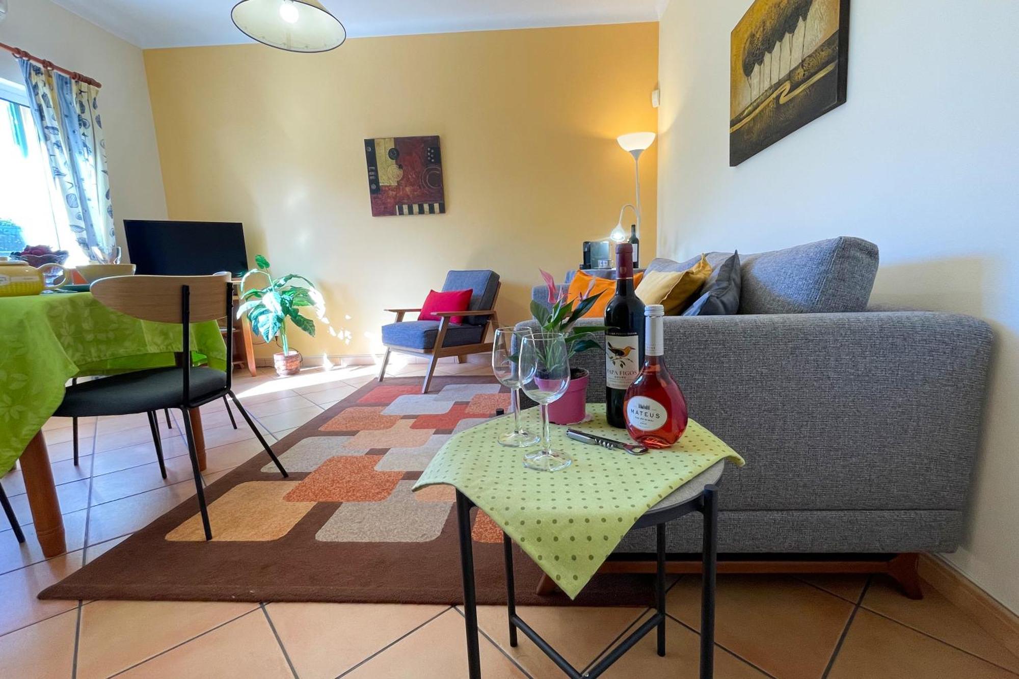 Villa Eber - Independent 1 & 2 Bedroom Apartments, Pool, Air Con, Fast Wi-Fi, Near Old Town Of Albufeira And Beaches מראה חיצוני תמונה