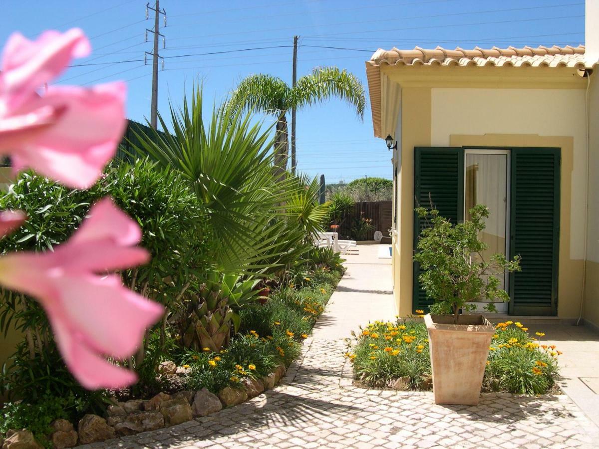 Villa Eber - Independent 1 & 2 Bedroom Apartments, Pool, Air Con, Fast Wi-Fi, Near Old Town Of Albufeira And Beaches מראה חיצוני תמונה