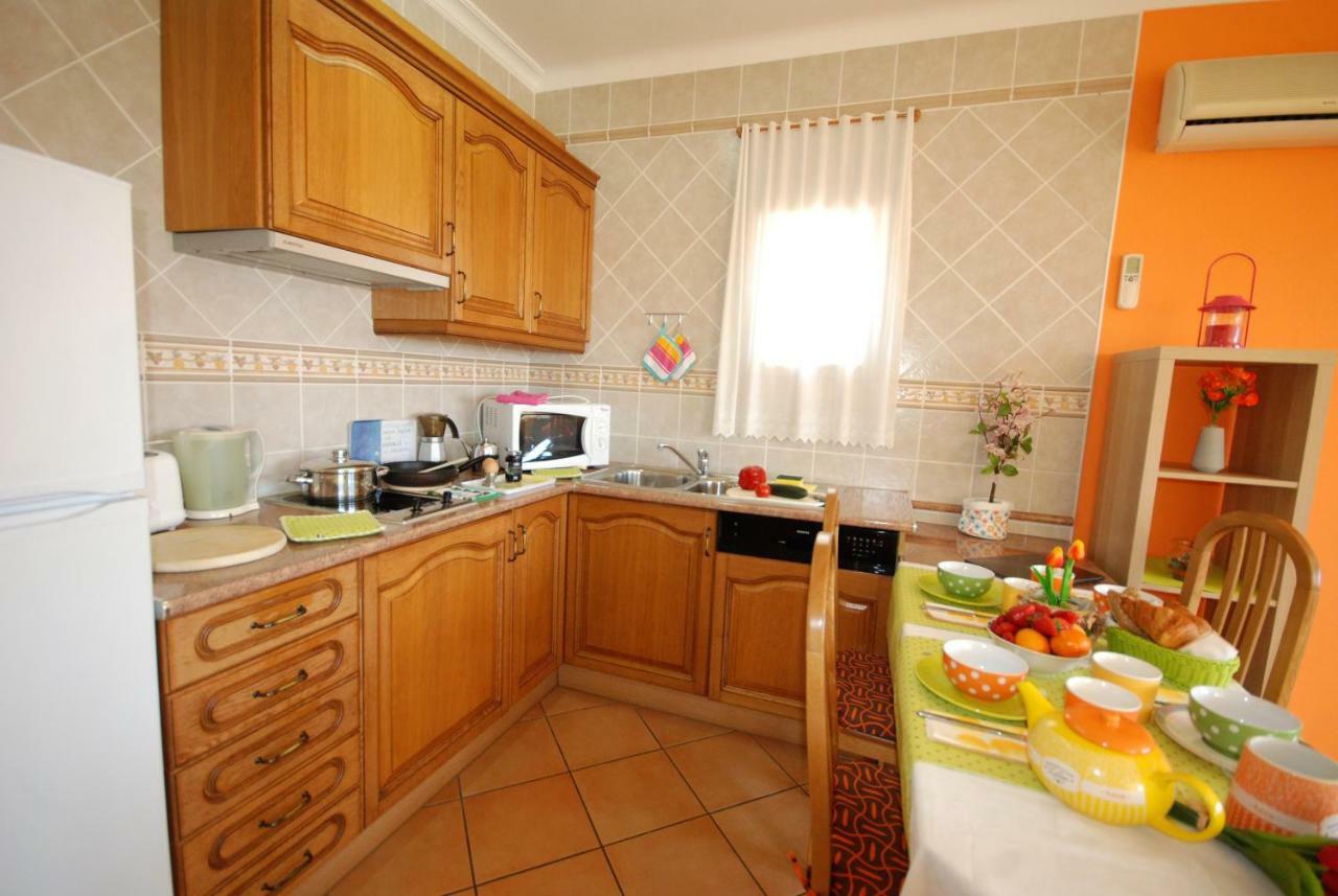 Villa Eber - Independent 1 & 2 Bedroom Apartments, Pool, Air Con, Fast Wi-Fi, Near Old Town Of Albufeira And Beaches מראה חיצוני תמונה